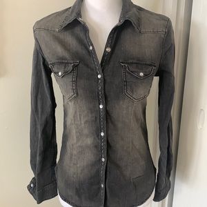NWT- Divided by H&M Vintage Black Shirt Sz 4